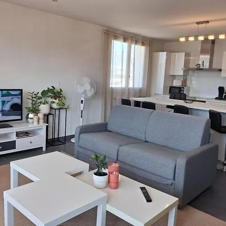 Panoramic 2br Center Free Parking Balcony *